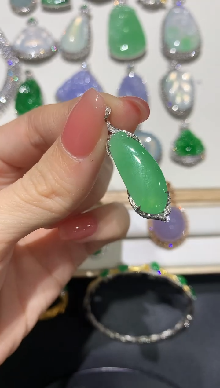 【闪购商品】翡翠吊坠(不含链)18K金镶嵌团购2