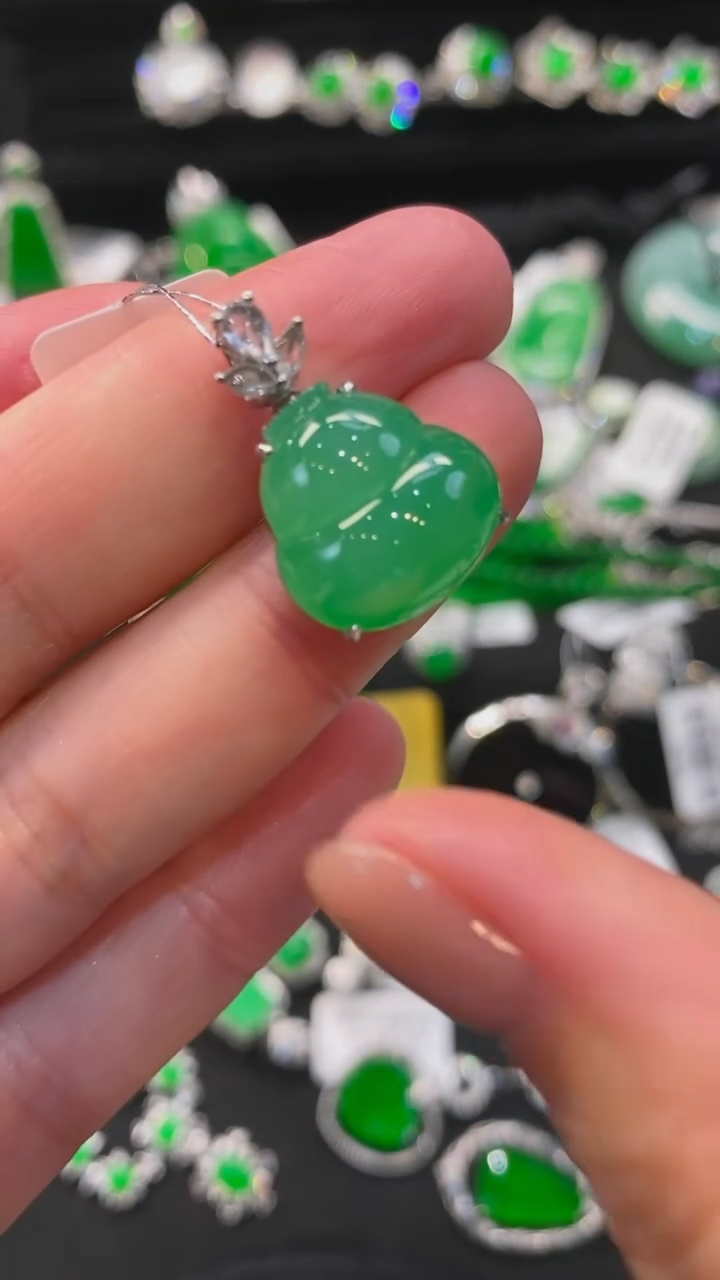 【闪购商品】翡翠颈饰18K金镶嵌吊坠