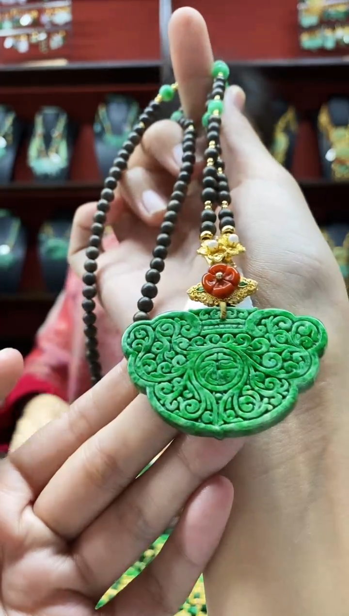 颈饰未镶嵌翡翠吊坠