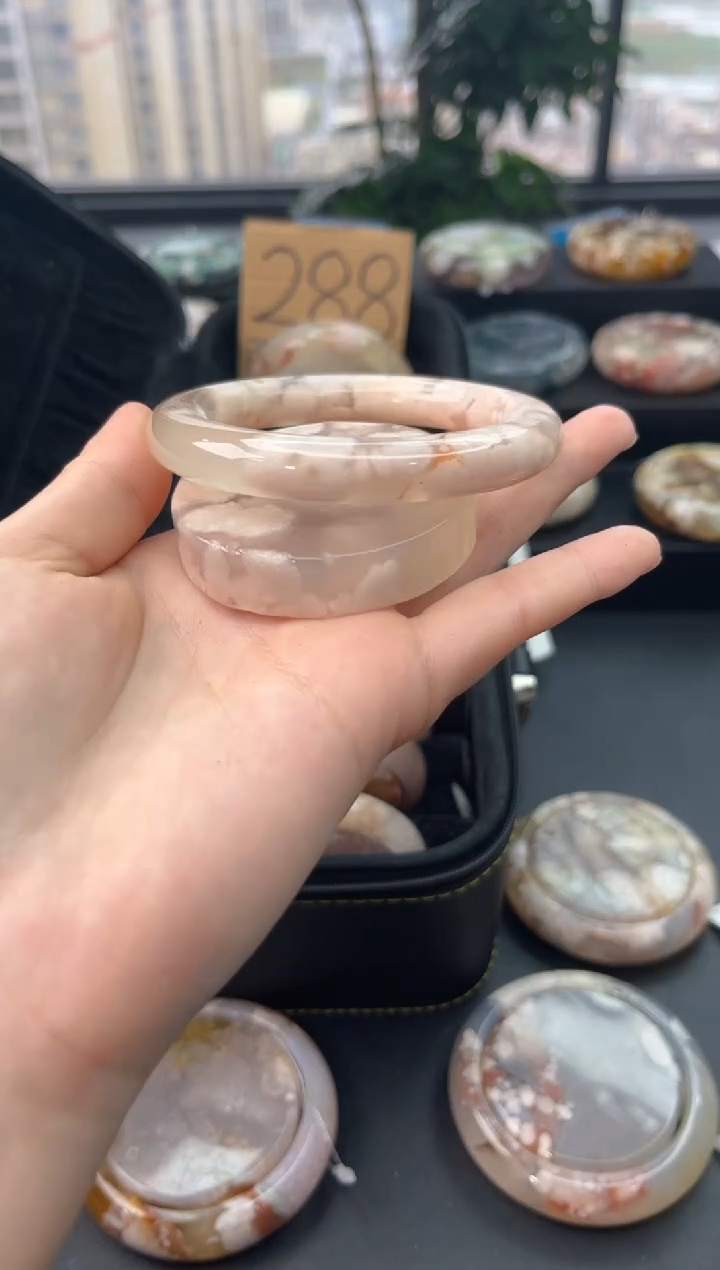 【闪购商品】石英质玉手镯未镶嵌赠送镯心（圈口56