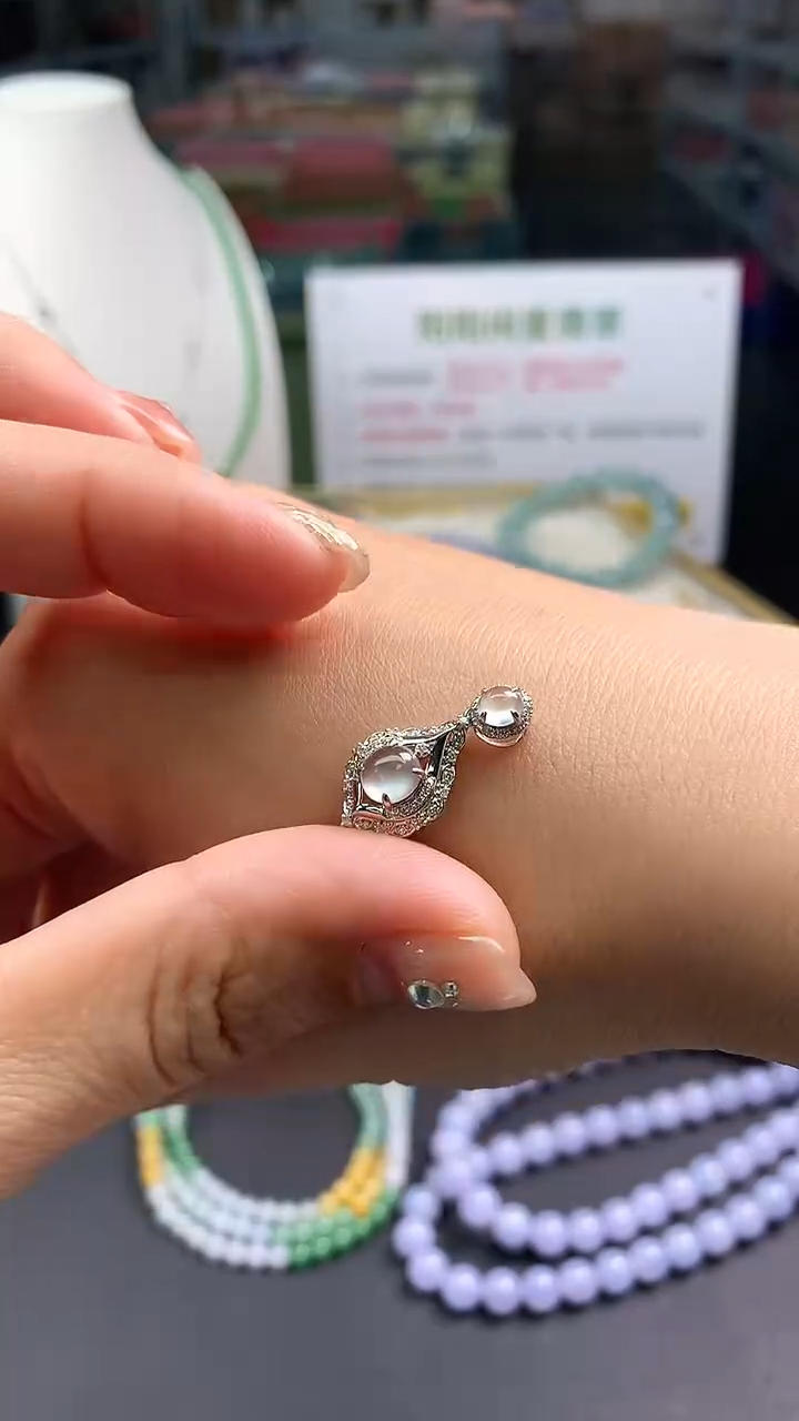 【闪购商品】翡翠颈饰18K金镶嵌翡翠吊坠|不退不换