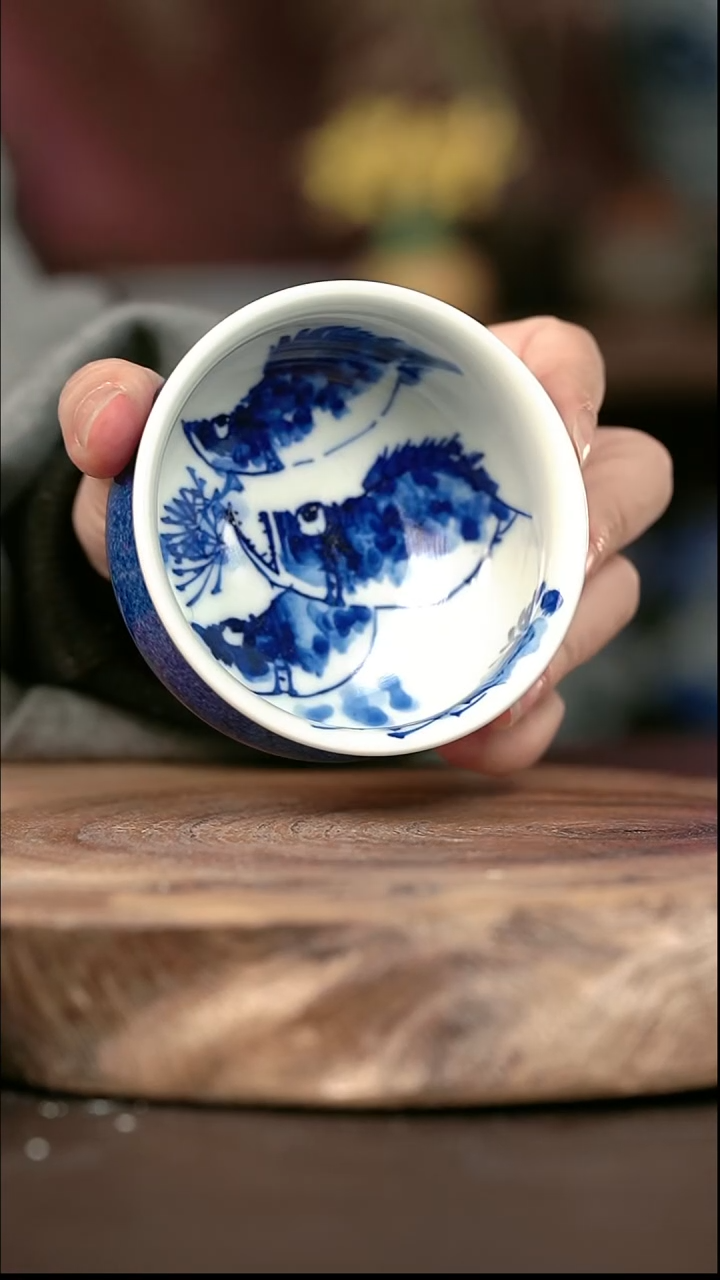 手绘 高温现代瓷  气窑  撒蓝 三鱼矮炉杯100c