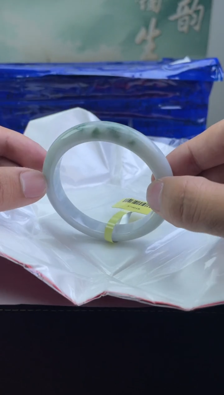 翡翠手镯未镶嵌4          