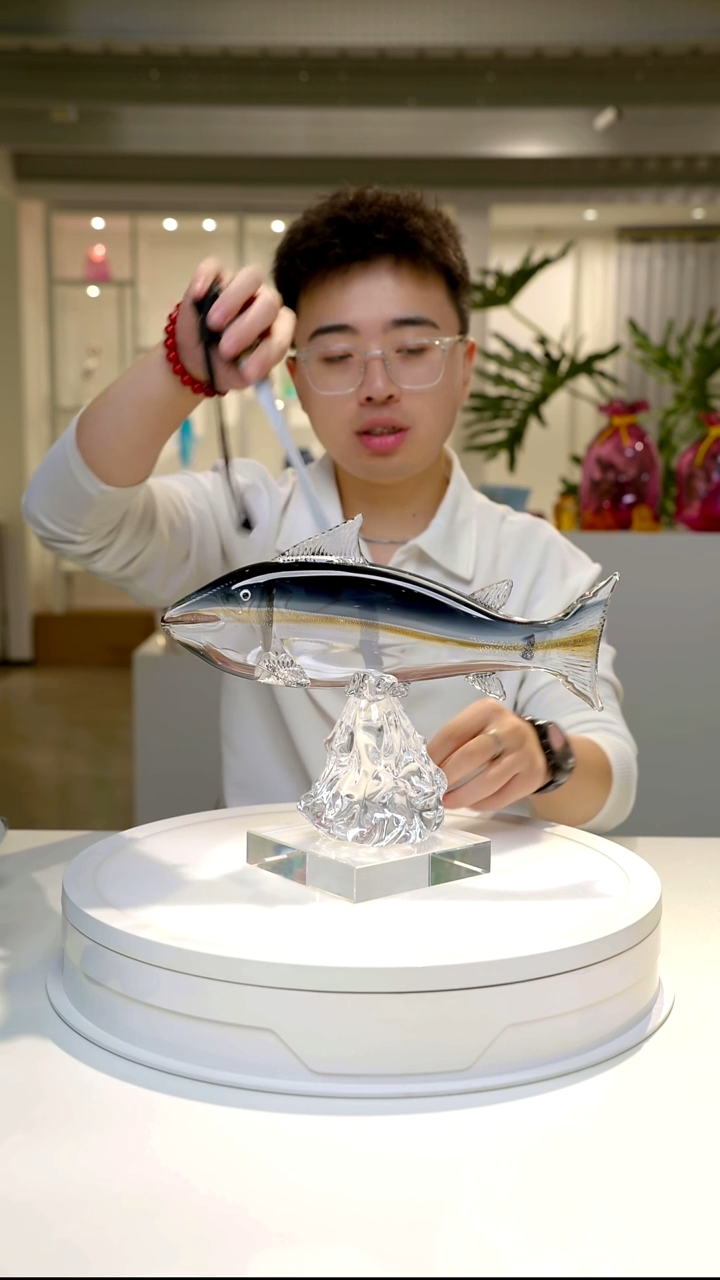 设计款水晶琉璃鱼摆件