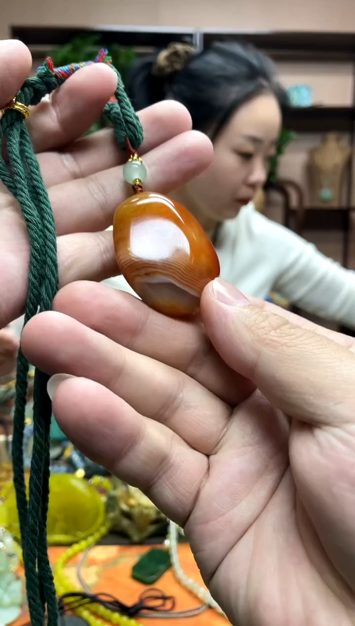 未镶嵌岫玉颈饰·