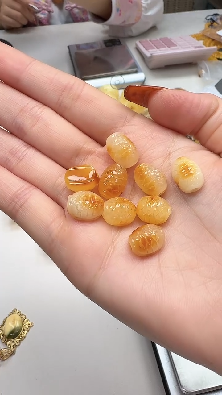 裸石琥珀未镶嵌随机一个