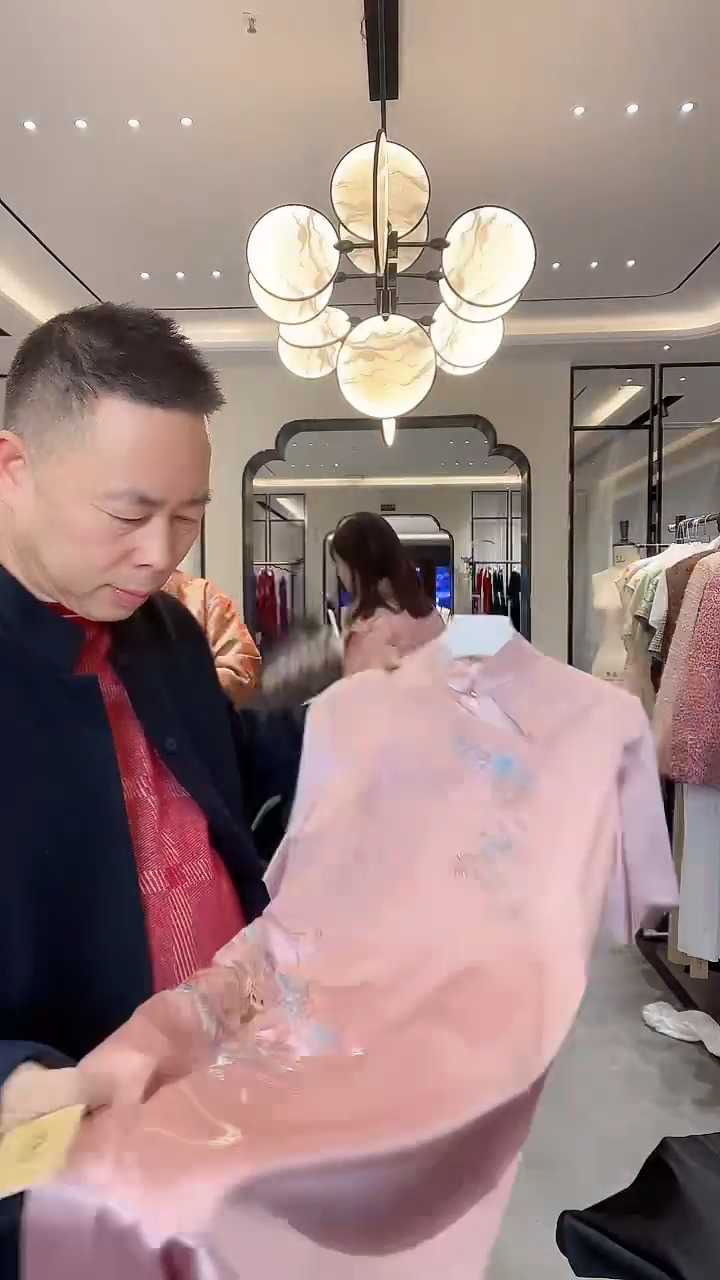 真丝粉色高定花纹旗袍 999 l码