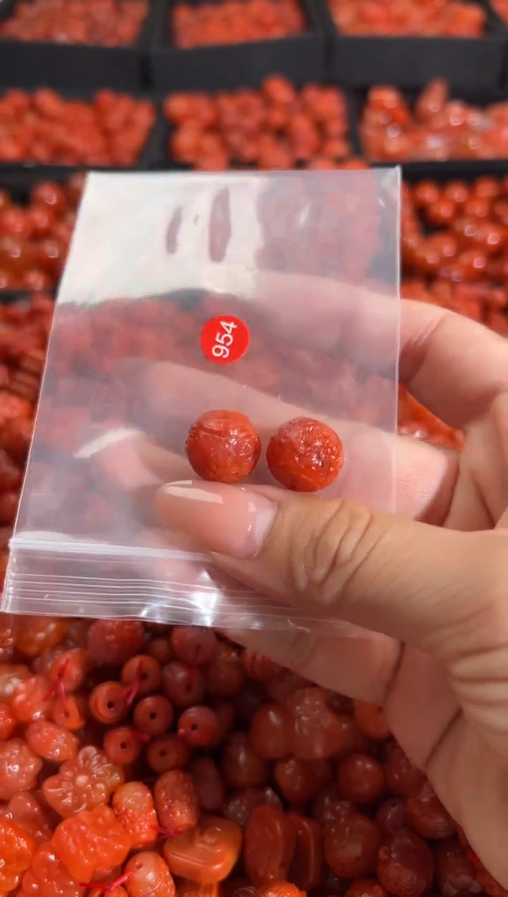 南红玛瑙未镶嵌颈饰1