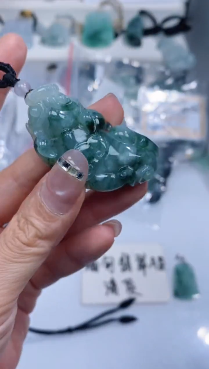 颈饰未镶嵌翡翠吊坠