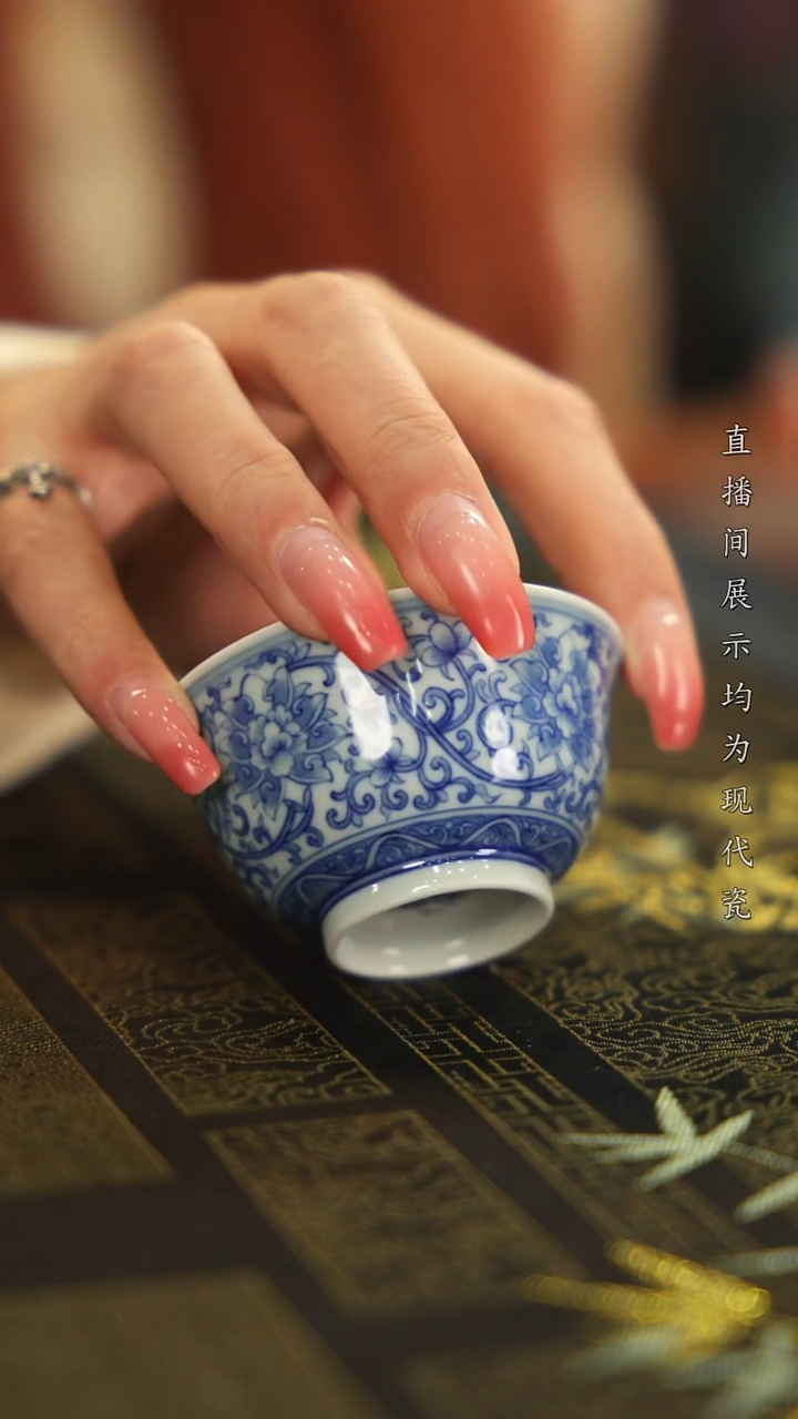 杯子瓷柴窑青花缠枝莲小撇口杯