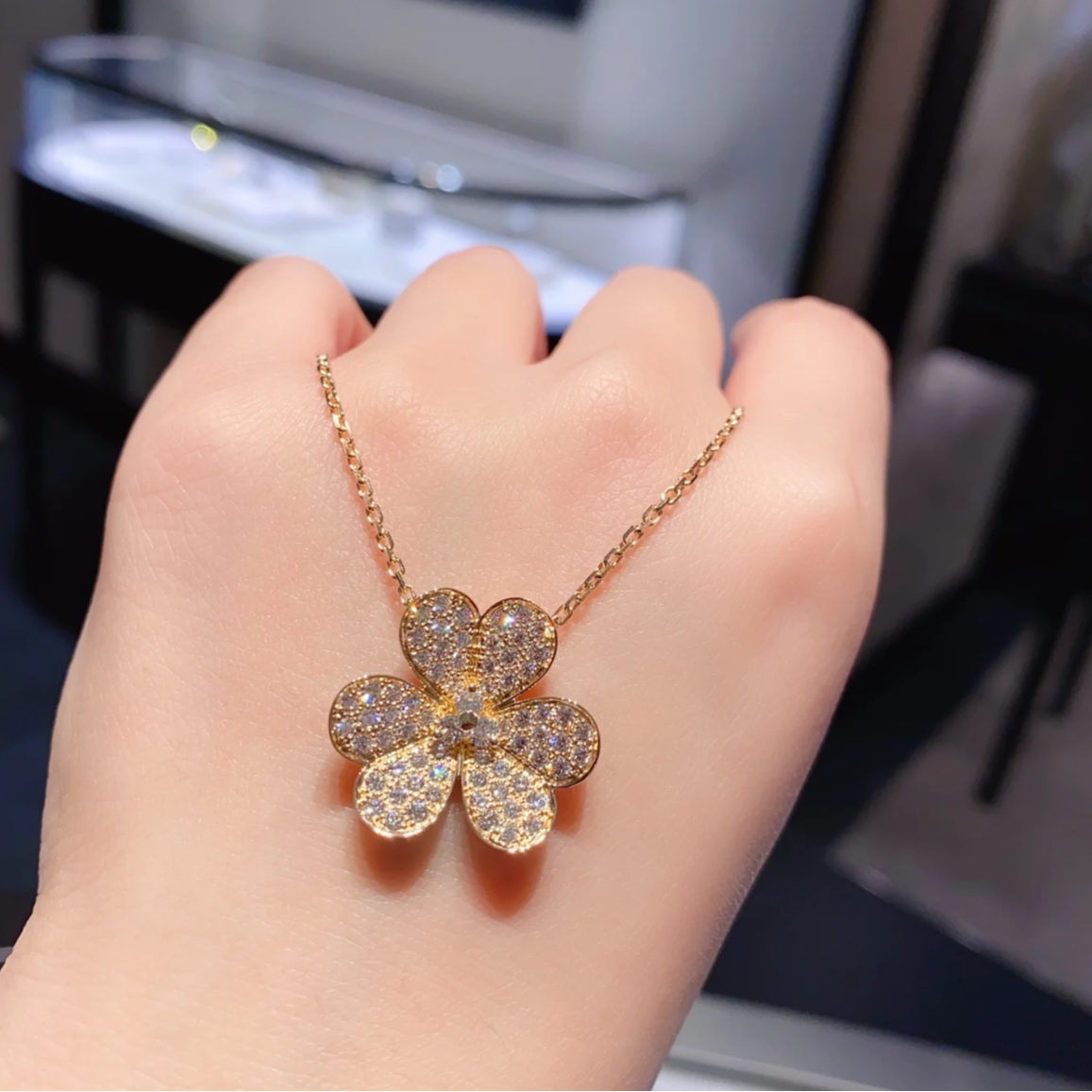 99新 梵克雅宝 珊珊活动 Frivole 花朵 项链 大号 满钻 18K黄金