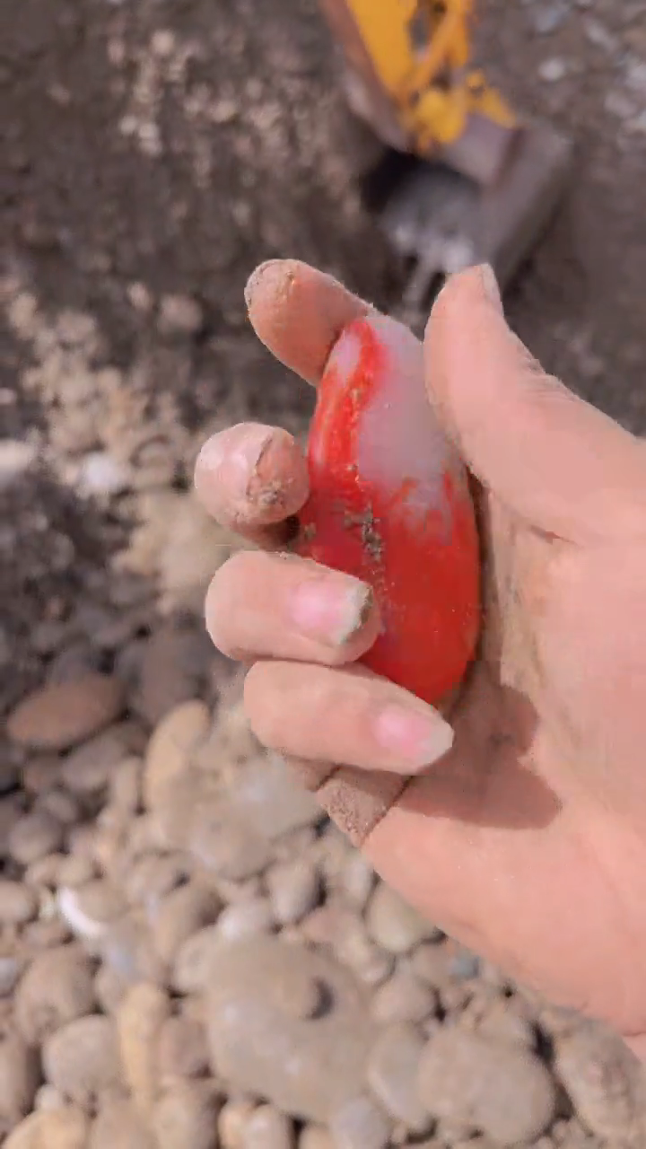 透闪石质玉未镶嵌珠宝奇石透闪石质玉，未镶嵌珠宝奇石。