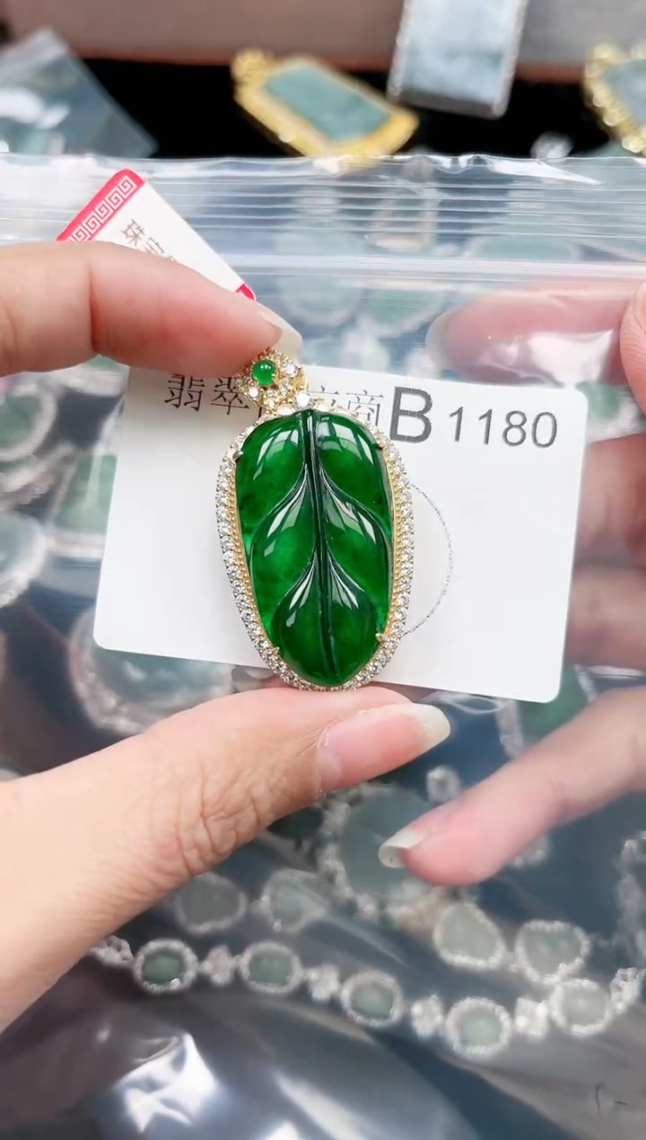 【闪购商品】翡翠颈饰银S925镶嵌赠皮绳1180