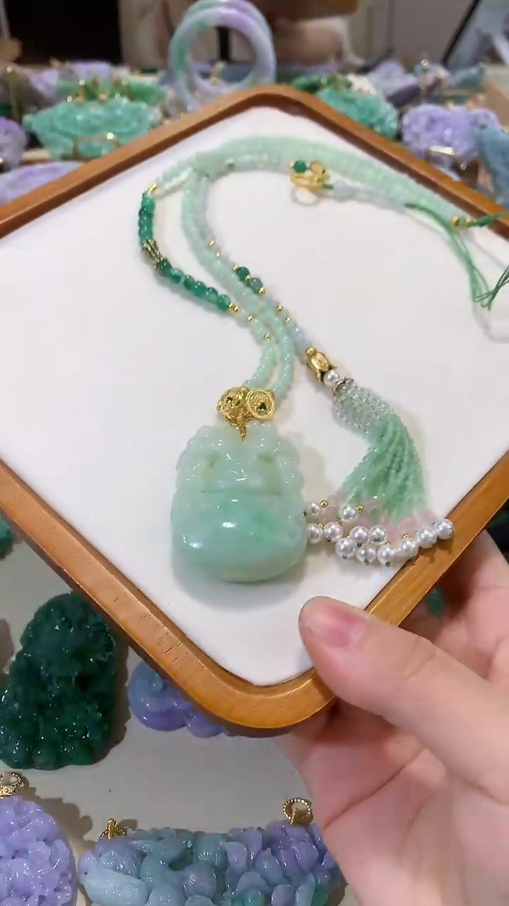 颈饰未镶嵌翡翠吊坠