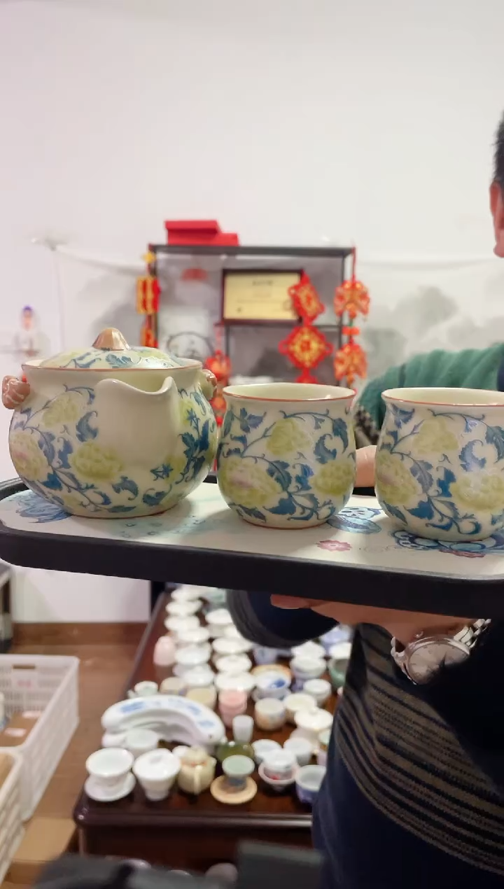 【闪购商品】缠枝莲一壶两杯带茶盘