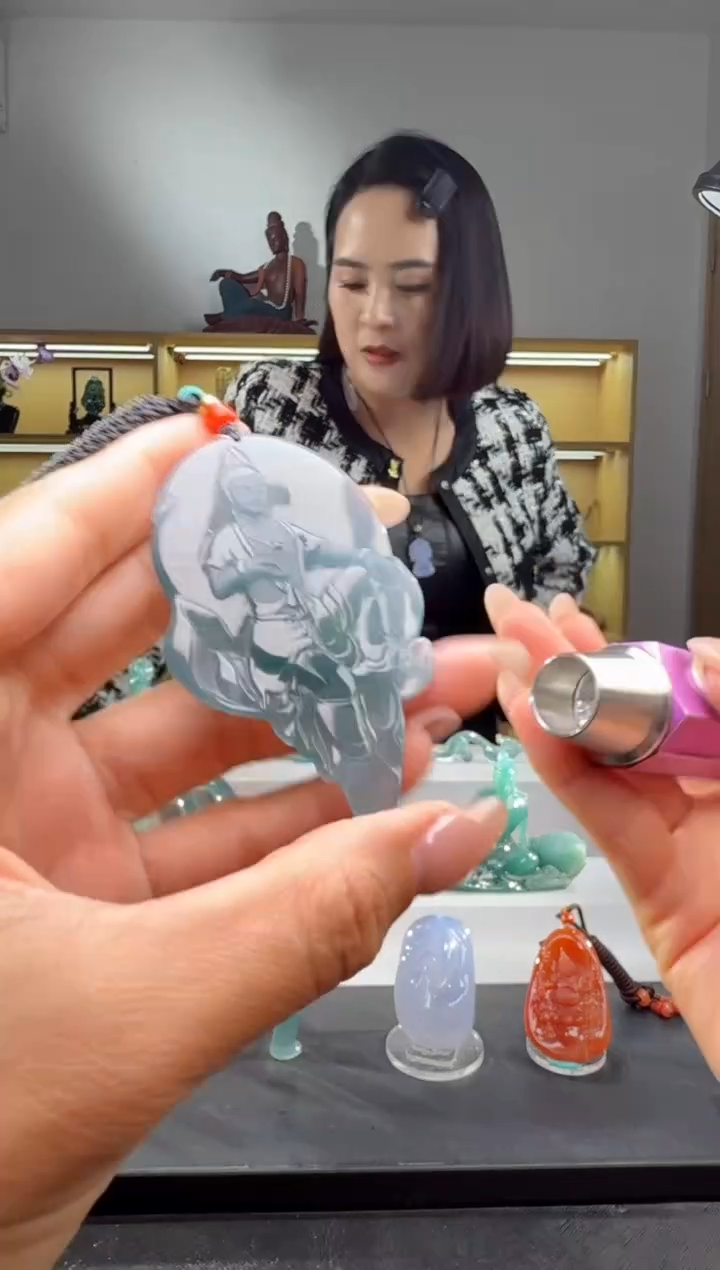 吊坠(赠链)未镶嵌翡翠观音