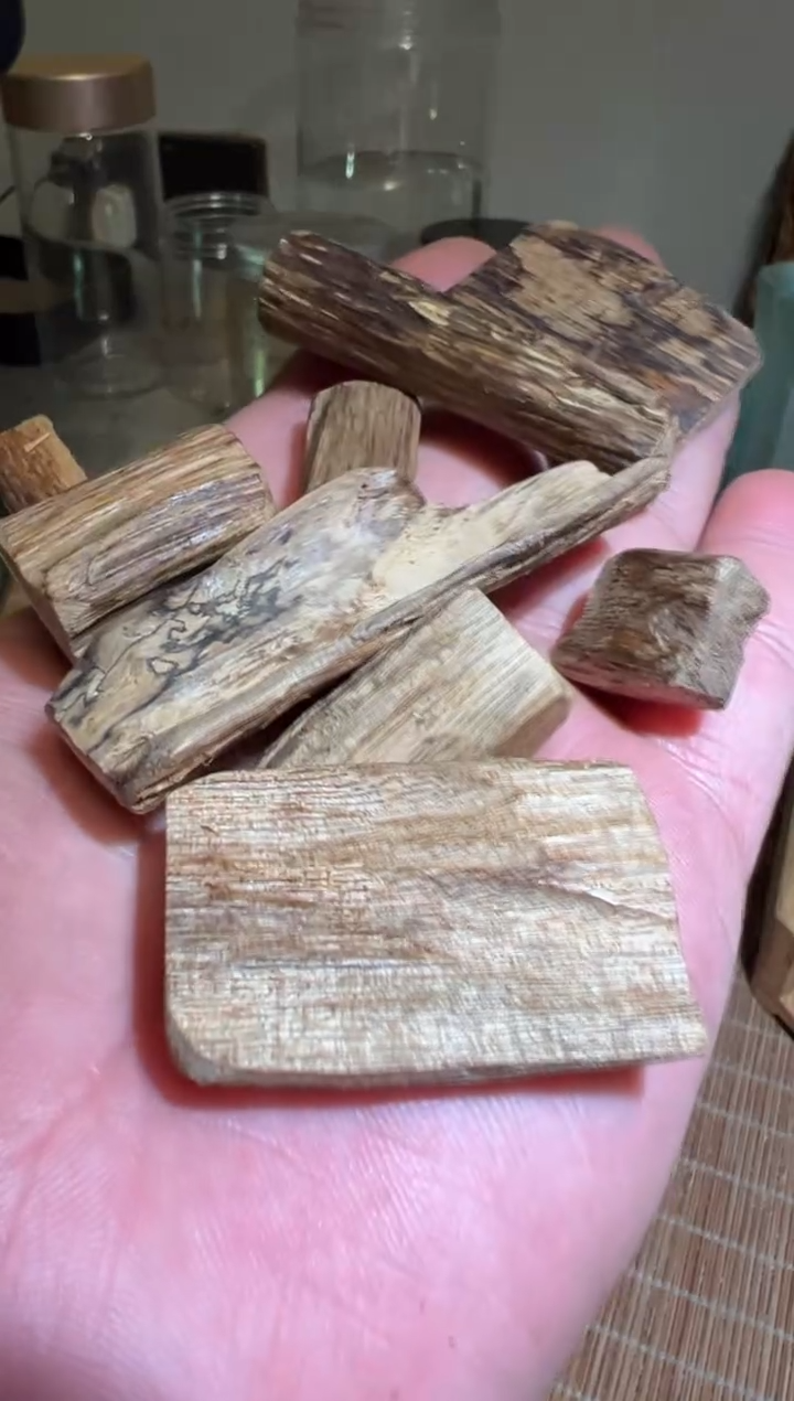 【闪购商品】沉香沉香木制品16克左右