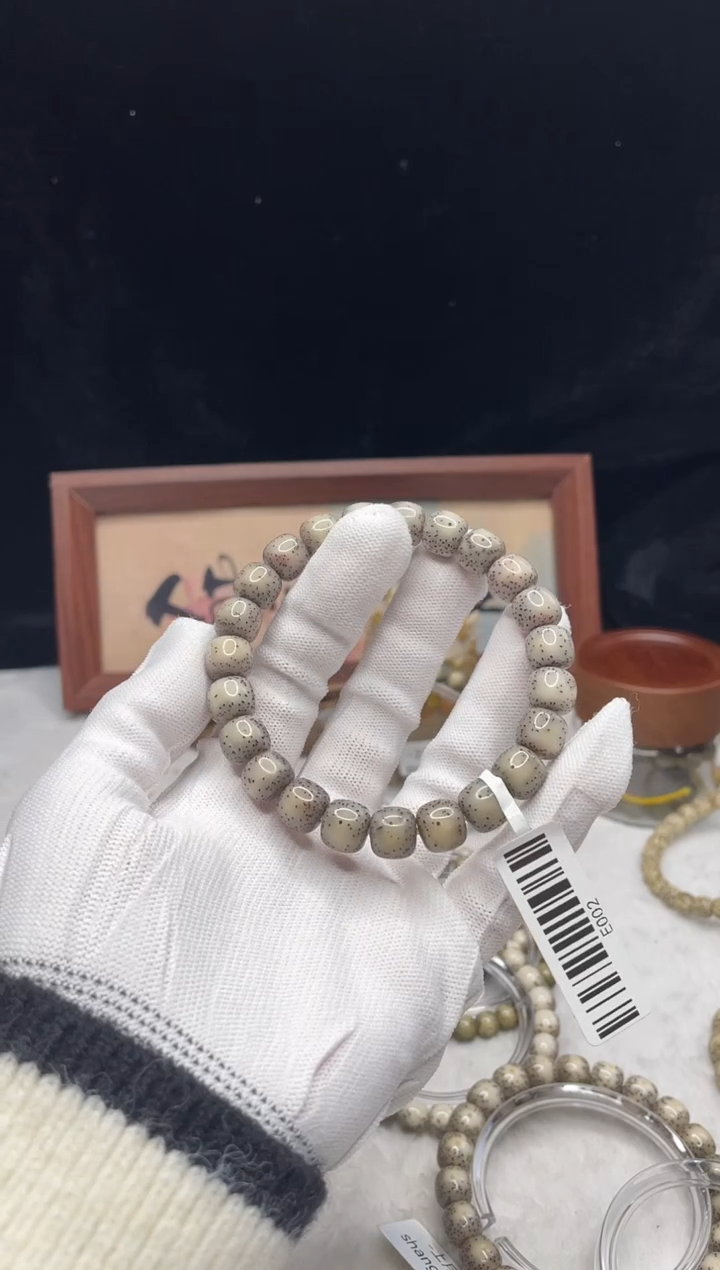 吊坠星月菩提y****来L35 10X9单圈 E002