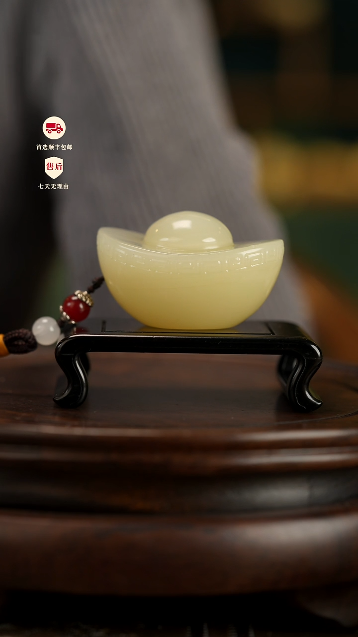 云南石竹叶青雕刻：元宝手把件摆件