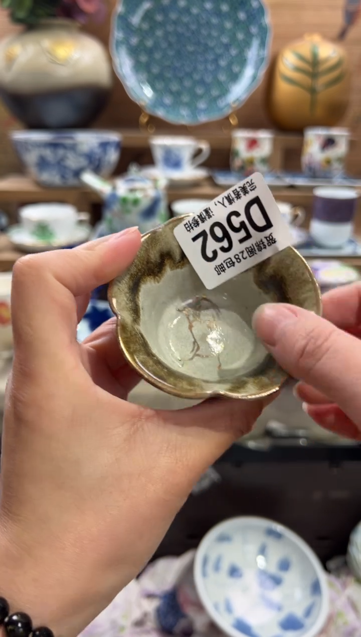 瓷片紫**人       D562