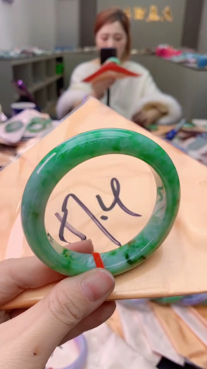 【闪购商品】翡翠手镯未镶嵌0532083130