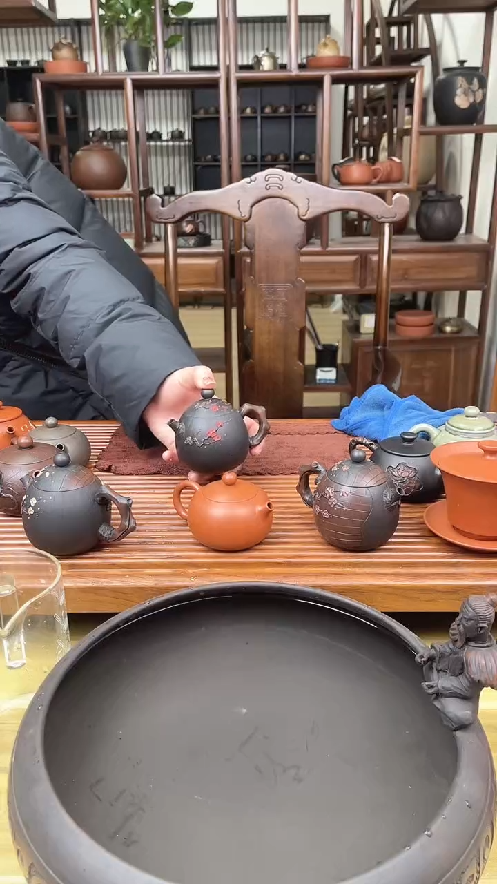 【闪购商品】墙脚红梅花龙蛋壶160cc左右