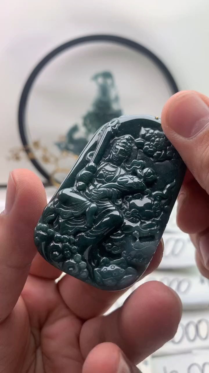 翡翠未镶嵌颈饰文殊