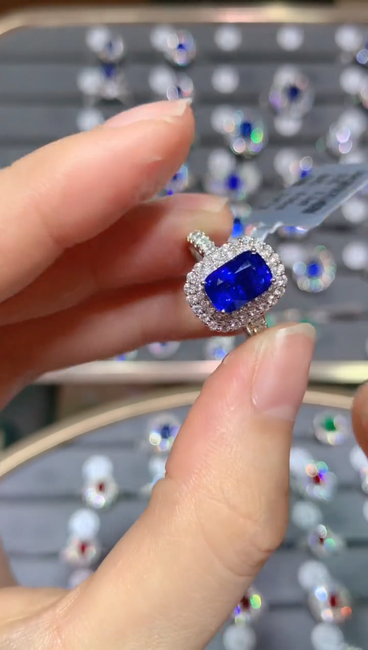 【闪购商品】蓝宝石戒指18K金镶嵌2.2CT