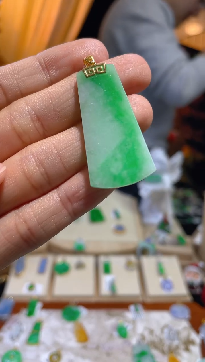 【闪购商品】翡翠颈饰18K金镶嵌假一赔三