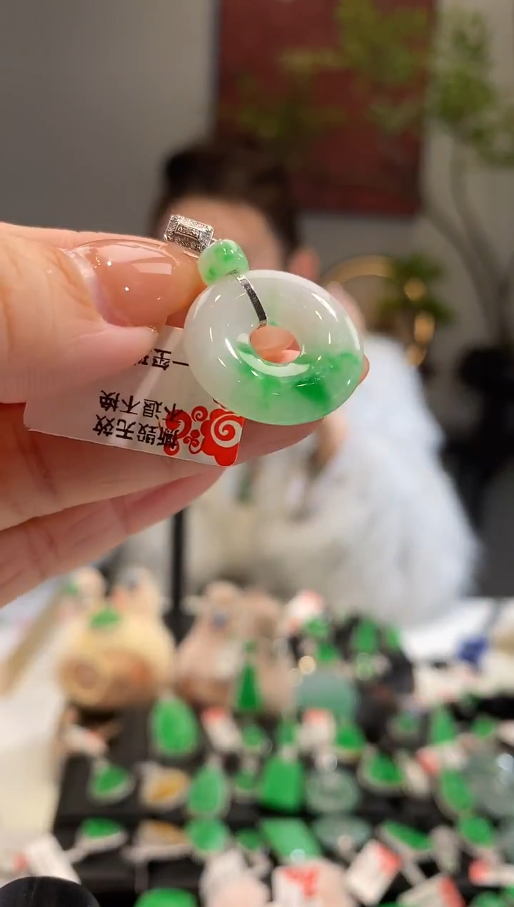 吊坠(不含链)18K金镶嵌翡翠甜甜圈