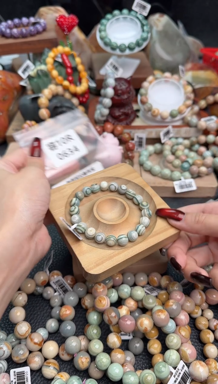 【闪购商品】石英质玉手链未镶嵌10R0634