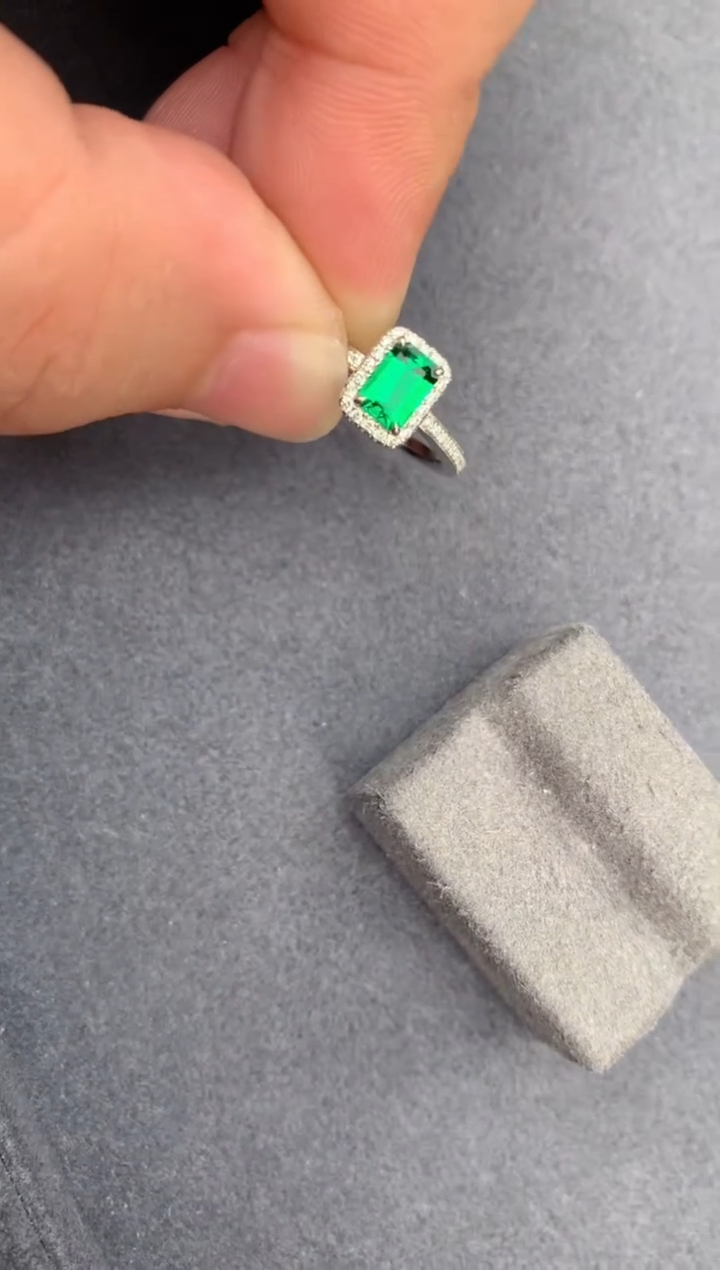 【闪购商品】祖母绿戒指18K金镶嵌48分祖母绿戒指