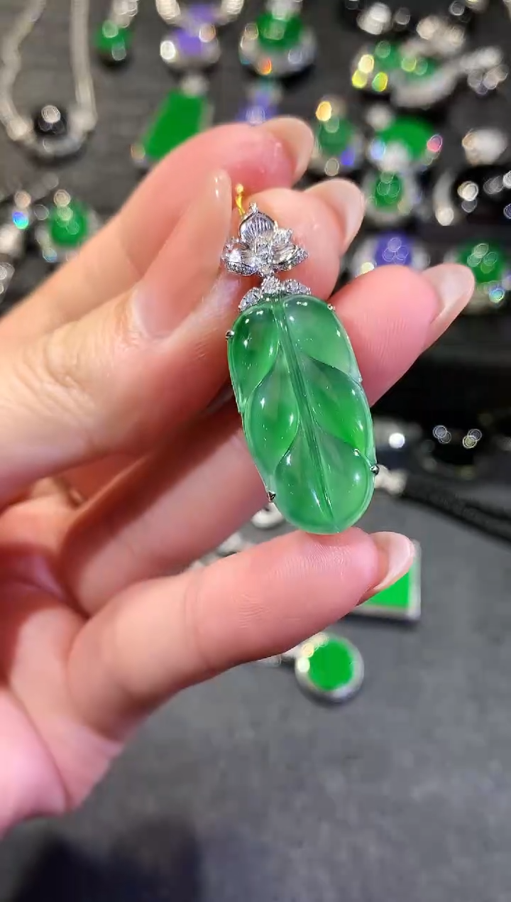 【闪购商品】翡翠吊坠(不含链)18K金镶嵌16-叶子