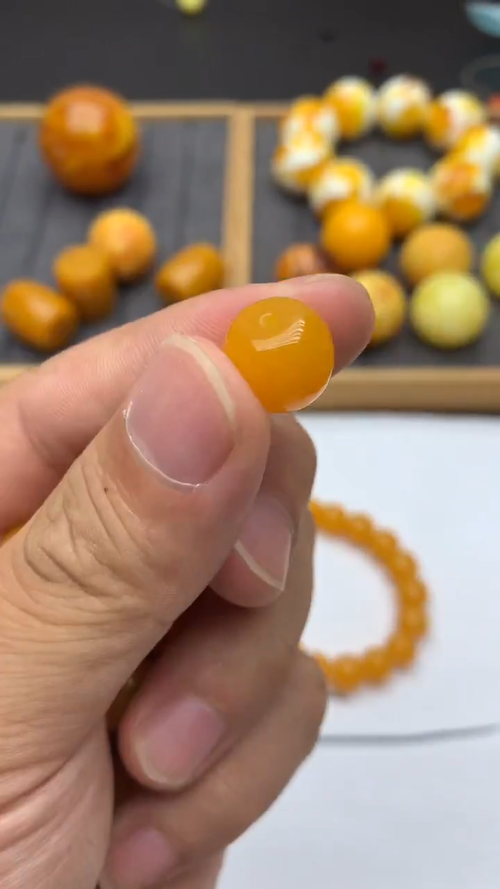 D101.鸡油黄12毫米老型珠