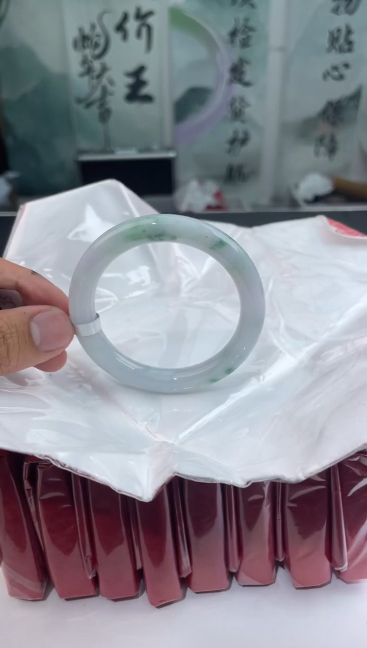 翡翠未镶嵌手镯9翡翠手镯