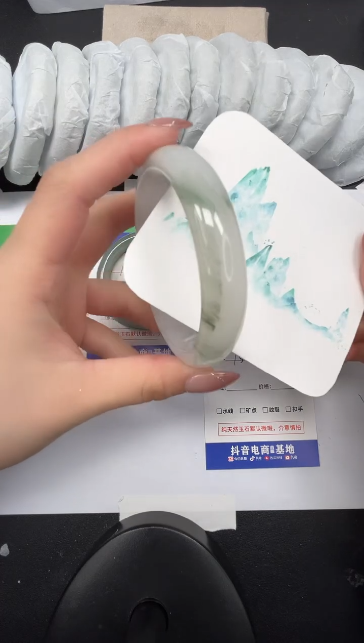 【闪购商品】石英质玉手镯合金153-62.9