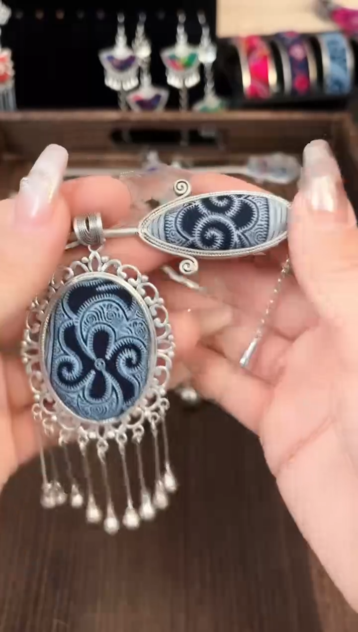 织绣非遗艺枝独秀老绣饰品190