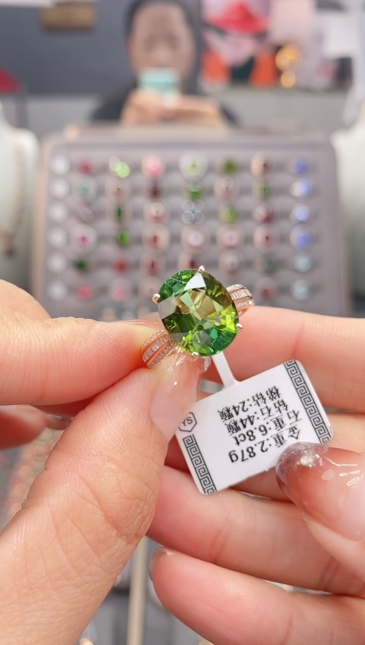 18K金镶嵌戒指碧玺6.8