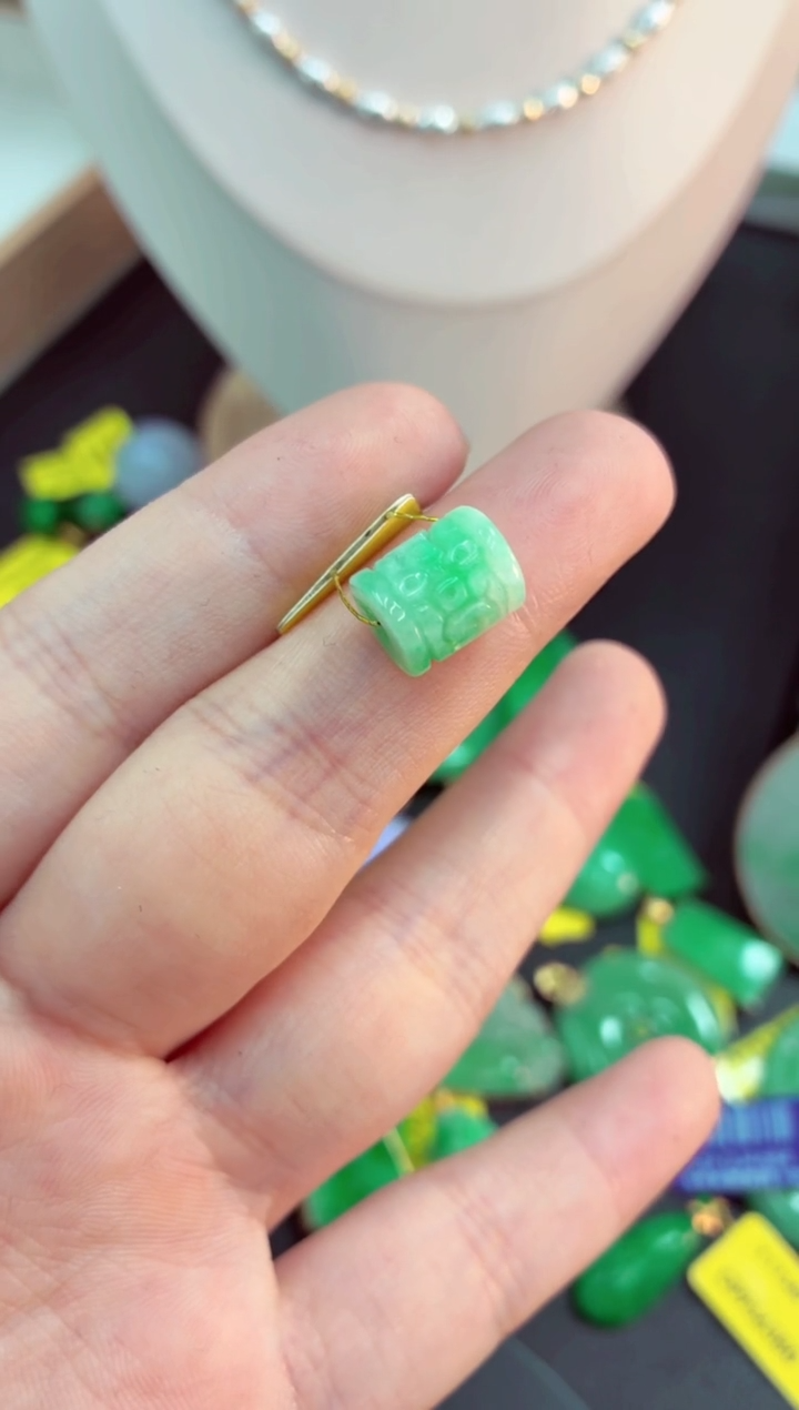 吊坠(不含链)未镶嵌翡翠挂件