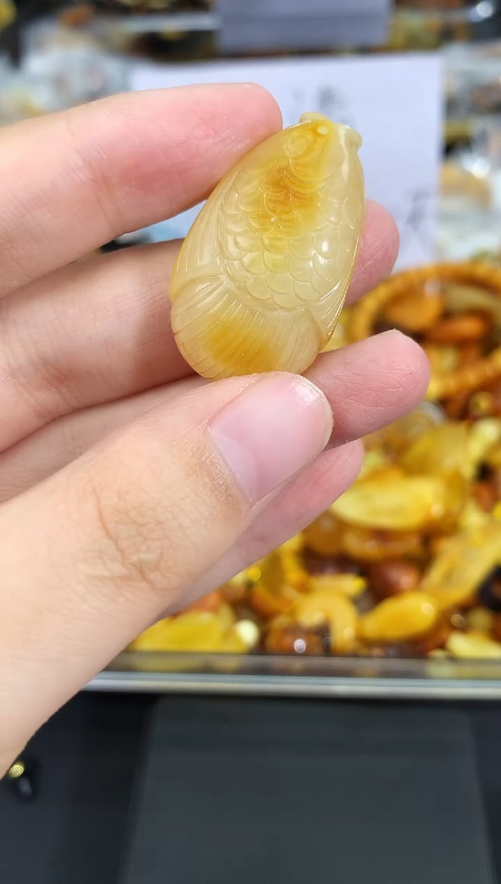 蜜蜡未镶嵌珠宝奇石23