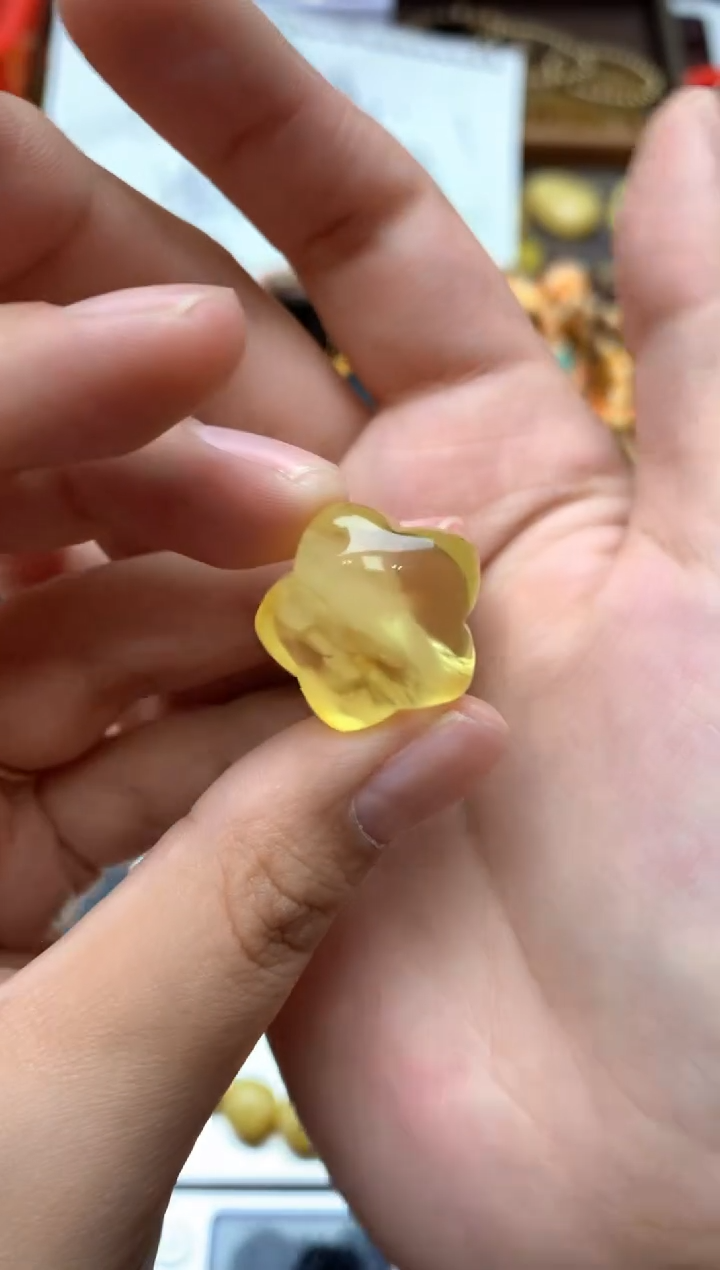 【闪购商品】琥珀珠宝奇石未镶嵌056琥珀蜜蜡花粉有纹小坑介意勿拍