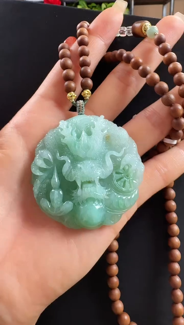 颈饰未镶嵌翡翠龙牌