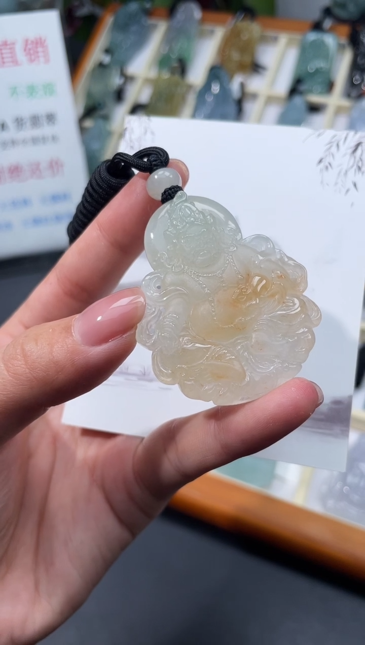 颈饰未镶嵌翡翠黄财神