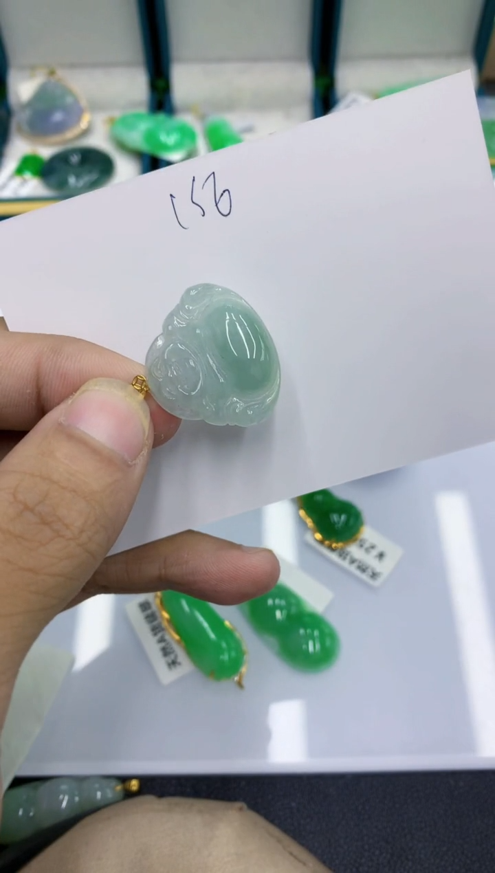 颈饰18K金镶嵌翡翠翡翠