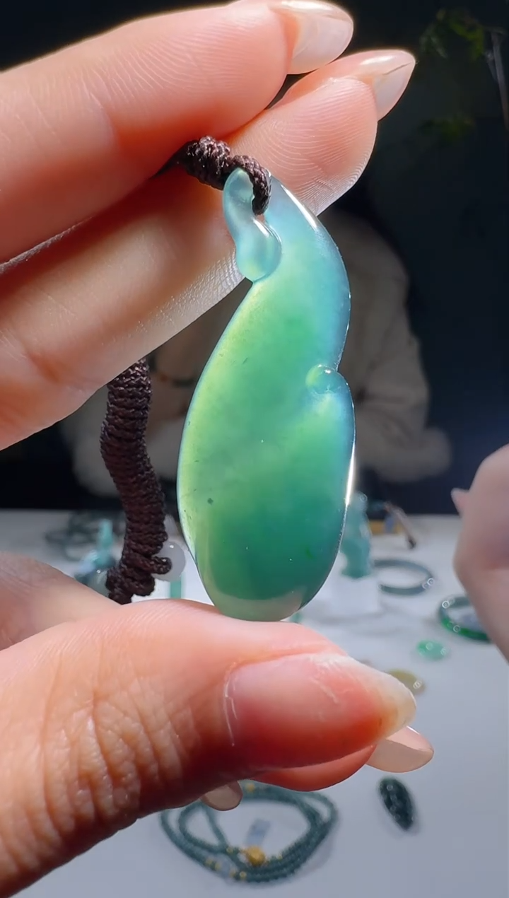 【闪购商品】翡翠颈饰未镶嵌天然A货翡翠随形