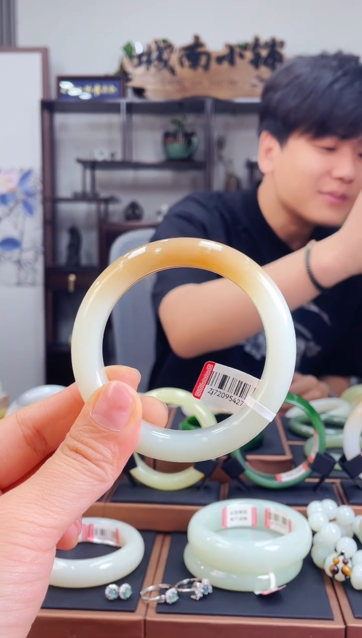 和田玉手镯未镶嵌57糖白72095427