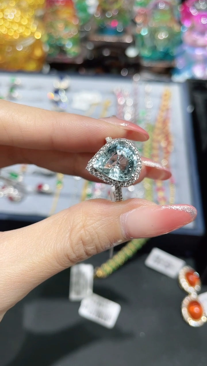 18K金镶嵌戒指海蓝宝石戒指