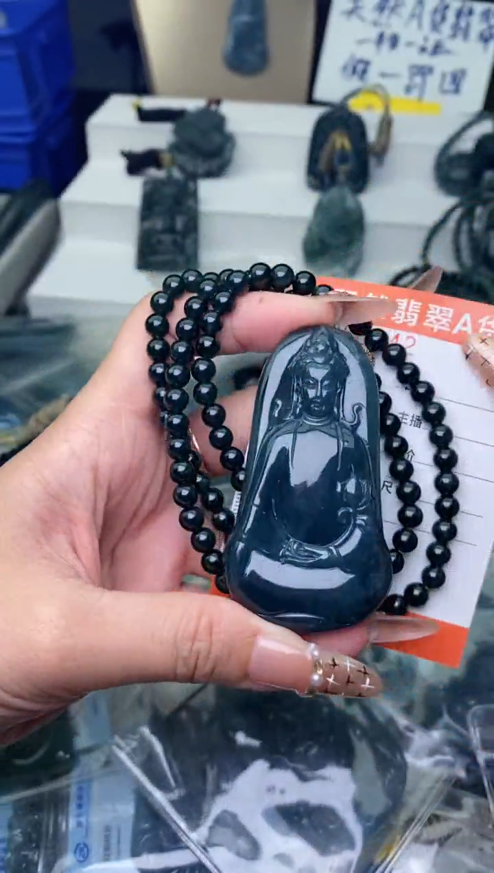 【闪购商品】翡翠颈饰未镶嵌··········