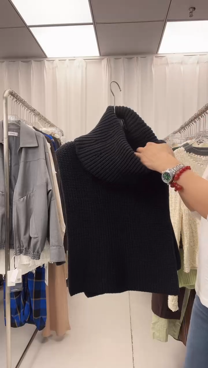 编号067 YIRANTIAN品牌 针织坎肩 福福待开价