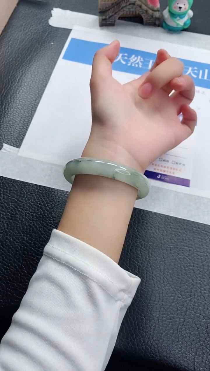 【闪购商品】石英质玉手镯未镶嵌T114-57+